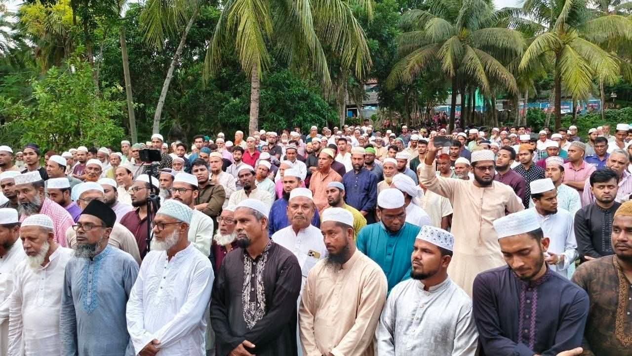 আশাশুনিতে শিবির নেতা শহীদ আমানউল্লাহ আমানের মায়ের জানাজা ও দাফন সম্পন্ন