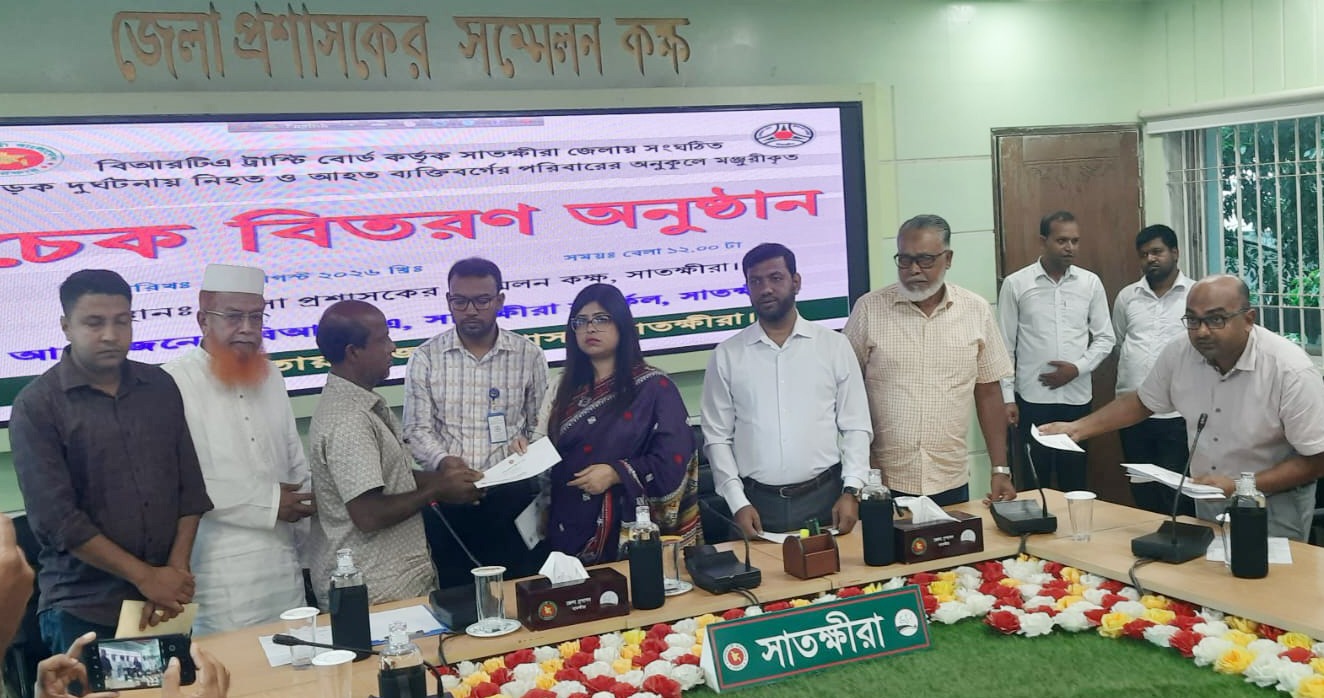 সড়ক দুর্ঘটনা এড়াতে চালক ও পথচারী উভয়কেই সচেতন হতে হবে : জেলা প্রশাসক
