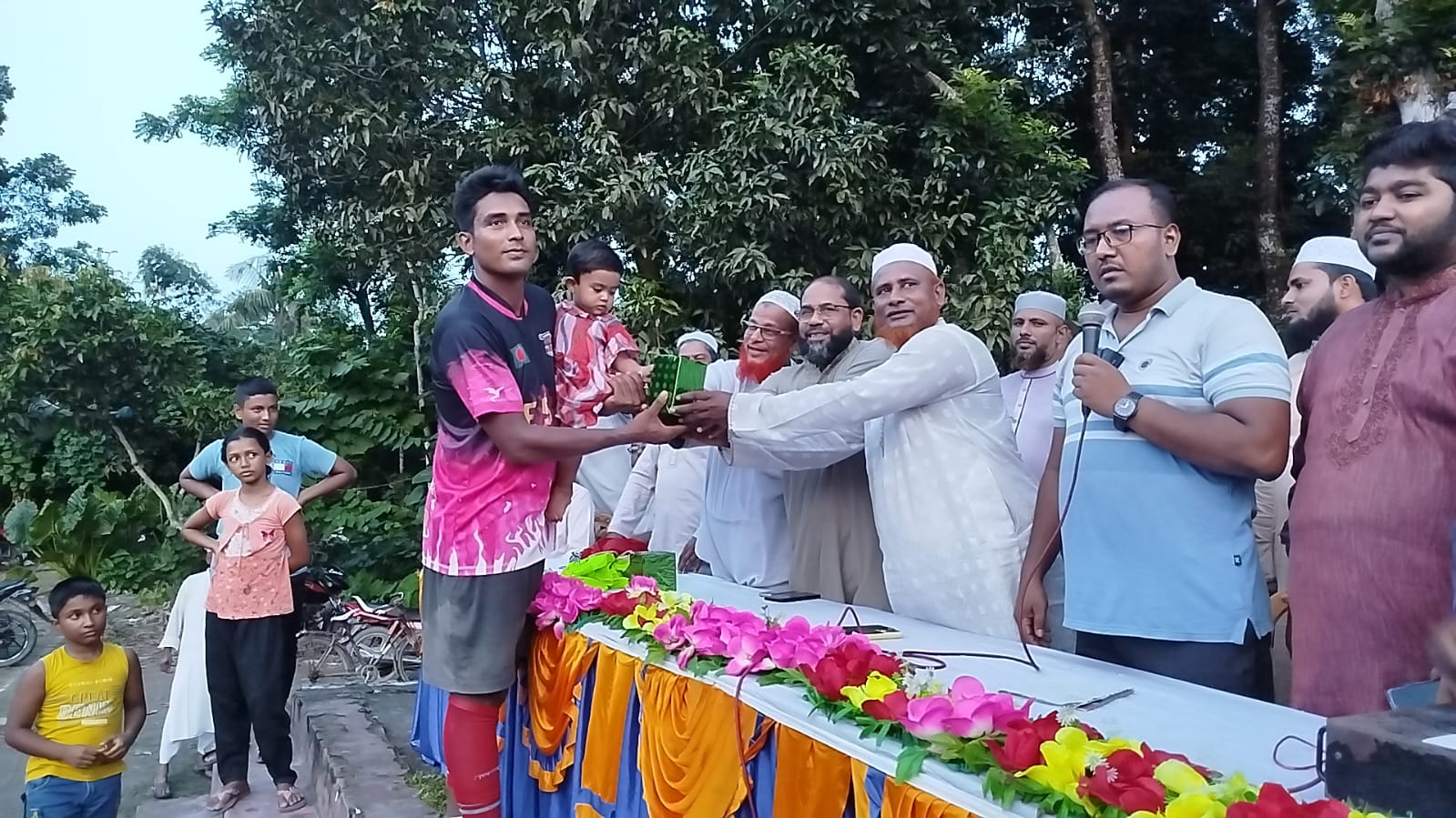 কলারোয়ার কেরালকাতায় জুলাই স্মৃতি ফুটবল টুর্নামেন্টের জমজমাট ফাইনাল অনুষ্ঠিত ইলিশপুর-বলিয়ানপুরকে ৪-০ গোলে হারিয়ে চ্যাম্পিয়ন ইলিশপুর