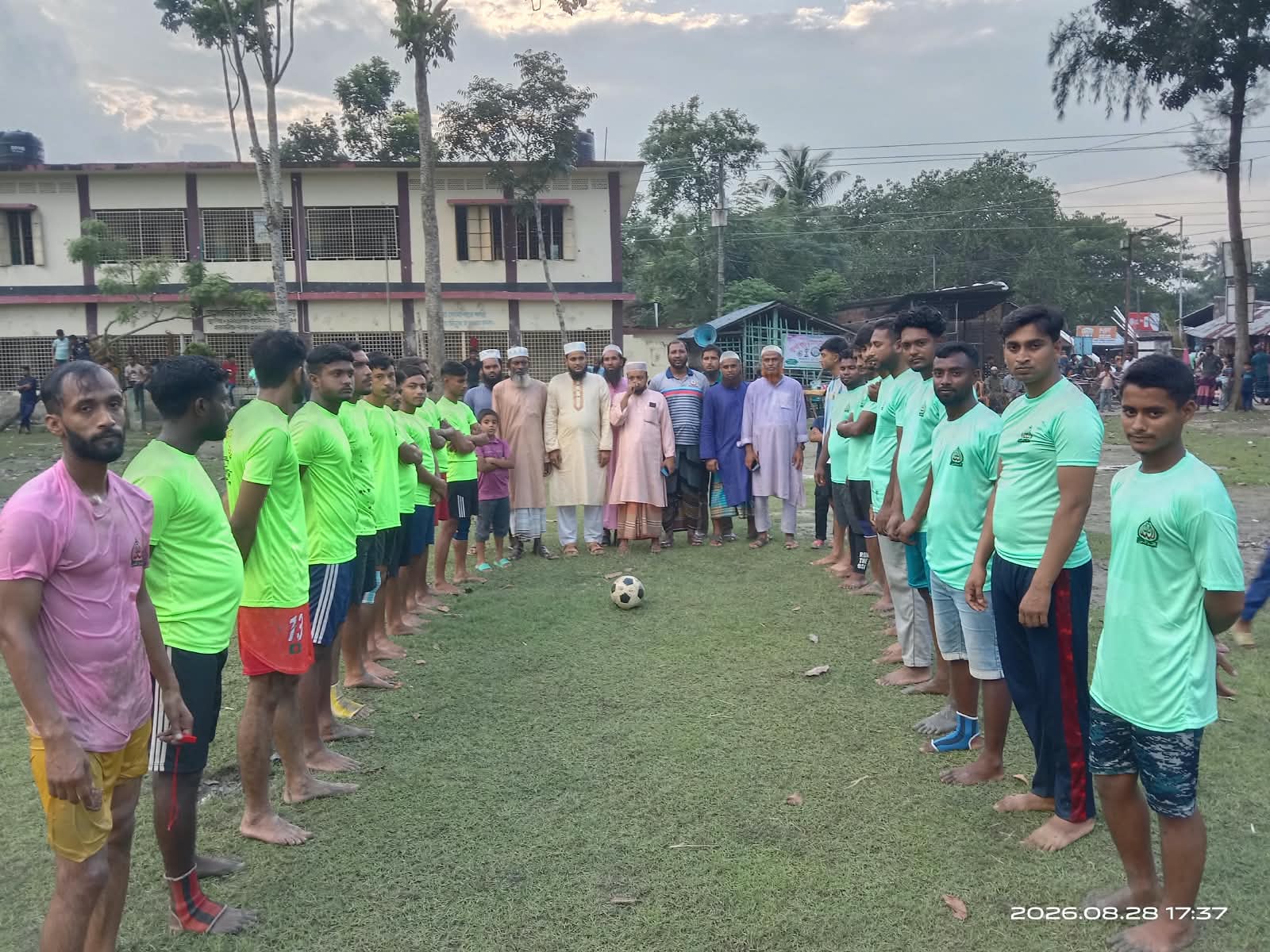 কলারোয়ার গোয়ালচাতরে জুলাই স্মৃতি ৪ দলীয় ফুটবল টুর্নামেন্টের শুভ উদ্বোধন