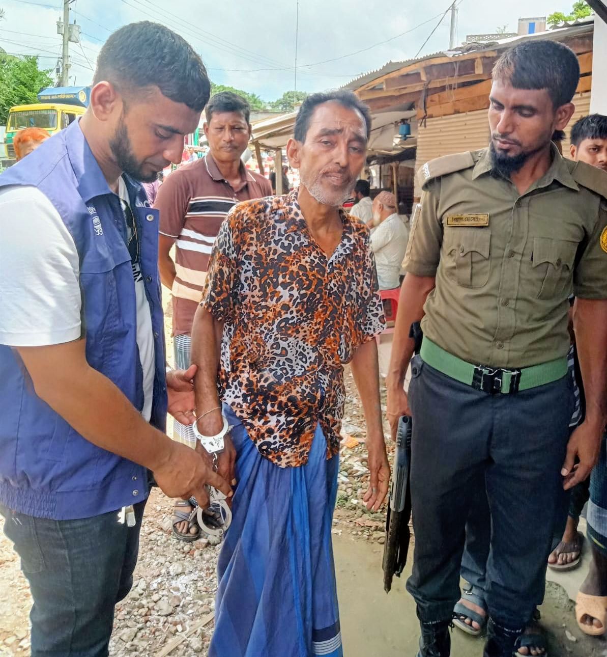 কলারোয়ায় গাঁজাসহ আটক-১, ভ্রাম্যমাণ আদালতে ৬ মাসের কারাদণ্ড