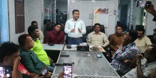 আশাশুনিতে সাংবাদিকদের সাথে ইউএনও ও এসি ল্যান্ডের মতবিনিময় সভা