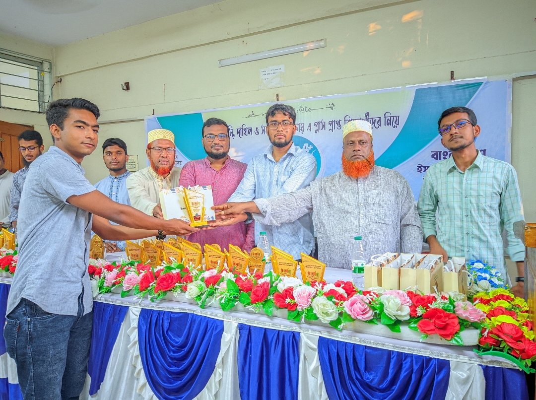 কলারোয়ায় জিপিএ-৫ প্রাপ্ত শিক্ষার্থীদের তাৎক্ষণিক সংবর্ধনা ইসলামী ছাত্রশিবিরের