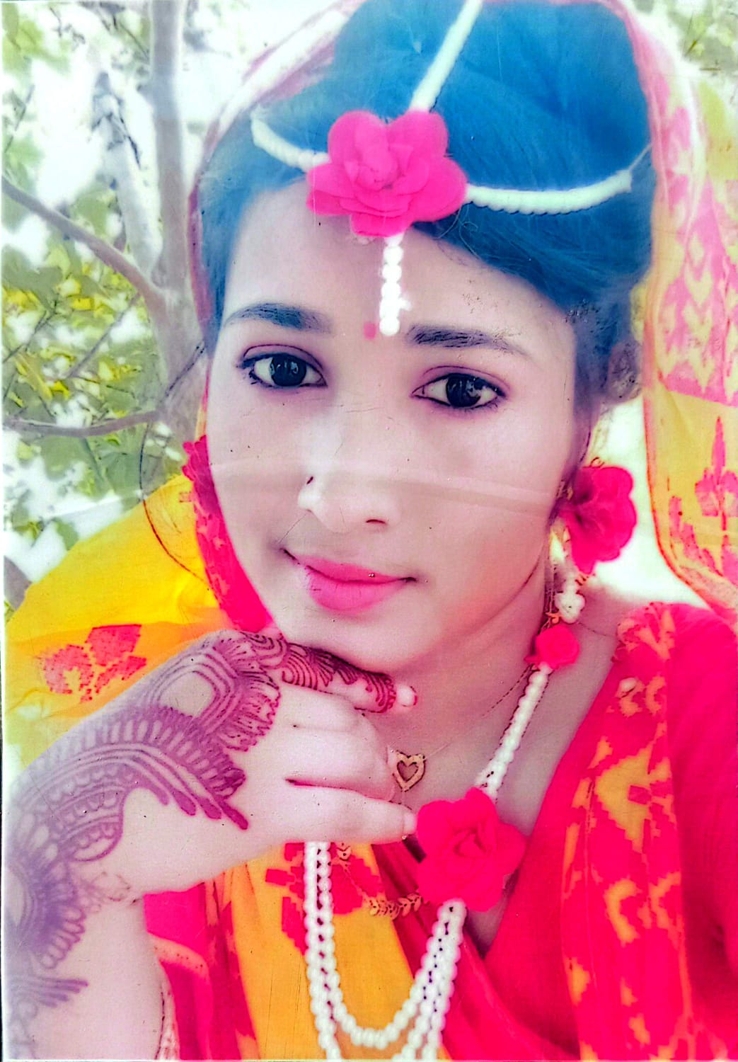 আশাশুনির আনুলিয়া’য় নগত অর্থ-সহ স্বর্ণালংকার চুরির অভিযোগ উঠেছে এক গৃহবধূর বিরুদ্ধে ।