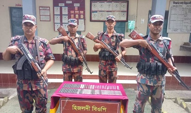কলারোয়া সীমান্তে ৪ লাখ টাকার ভারতীয় যন্ত্রাংশ জব্দ করেছে বিজিবি