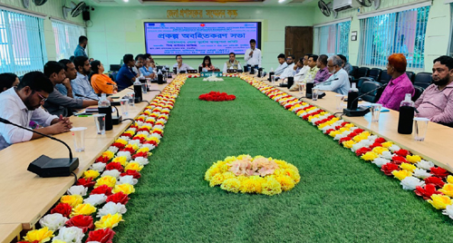 সাতক্ষীরায় ঘূর্ণিঝড় মোকাবিলায় আগাম প্রস্তুতির নির্দেশ ডিসি কাউসার আজিজের