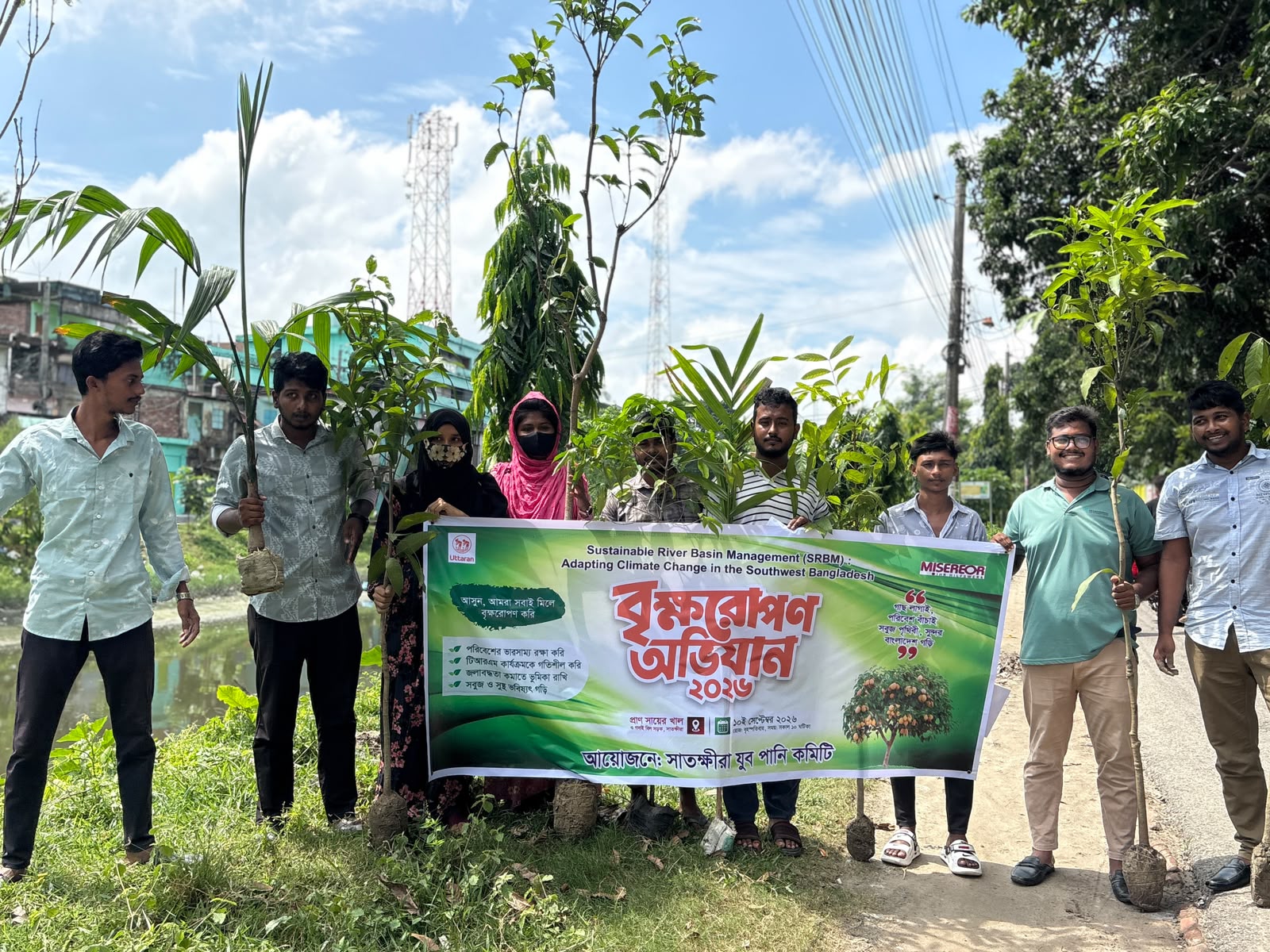 সাতক্ষীরায় পরিবেশ রক্ষায় ও টিআরএম কার্যক্রমকে গতিশীল করতে যুব পানি কমিটির বৃক্ষরোপণ
