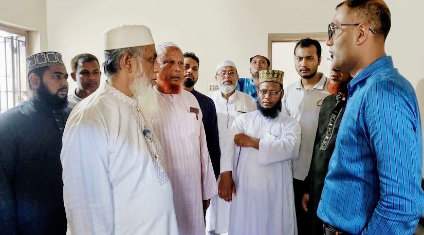 কলারোয়ায় বিভিন্ন দপ্তরে এমপি ইজ্জত উল্লাহর আকস্মিক পরিদর্শন