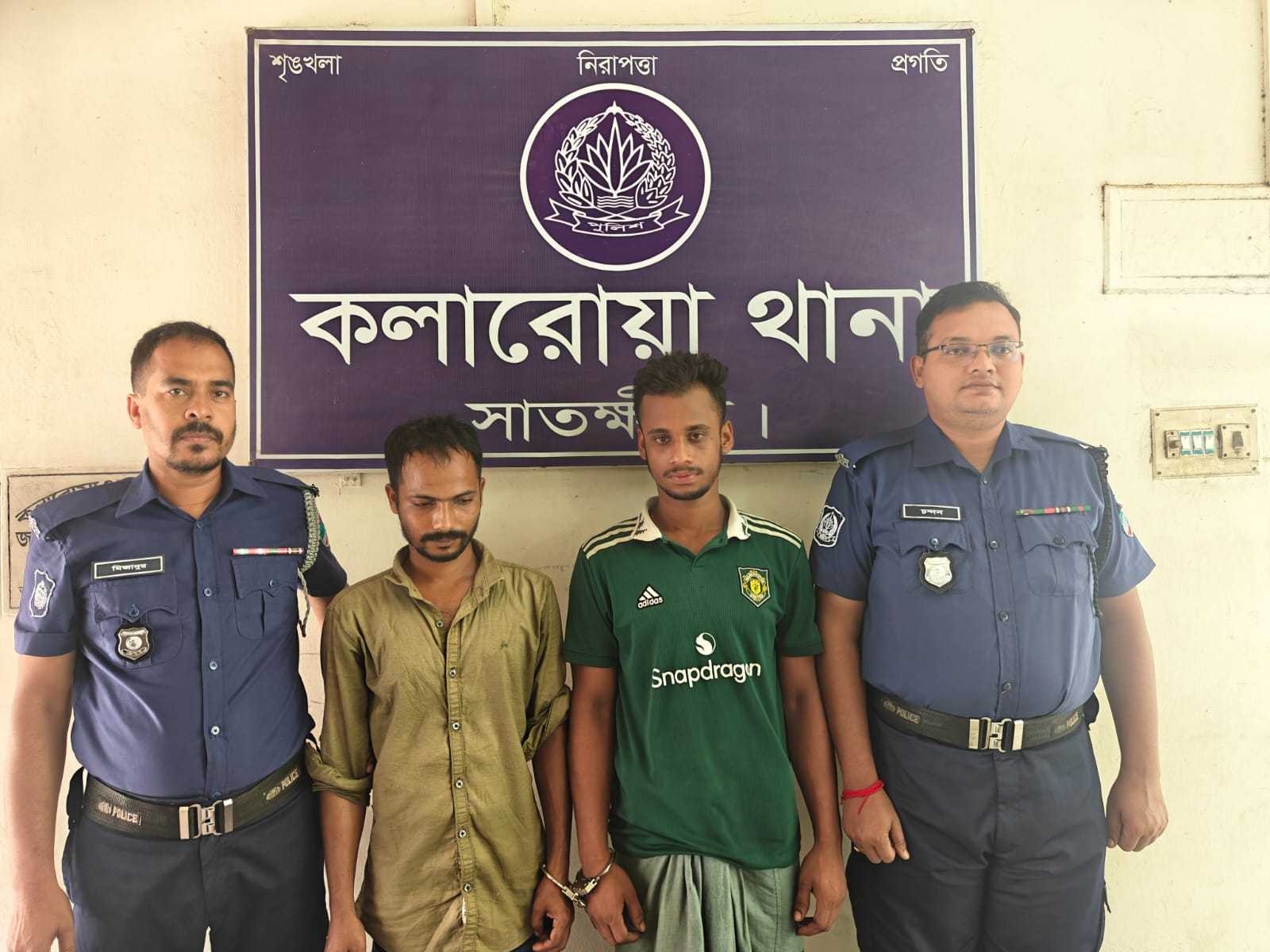 কলারোয়ার গরুর হাট মোড় থেকে ৫০ পিস ইয়াবাসহ আটক ২