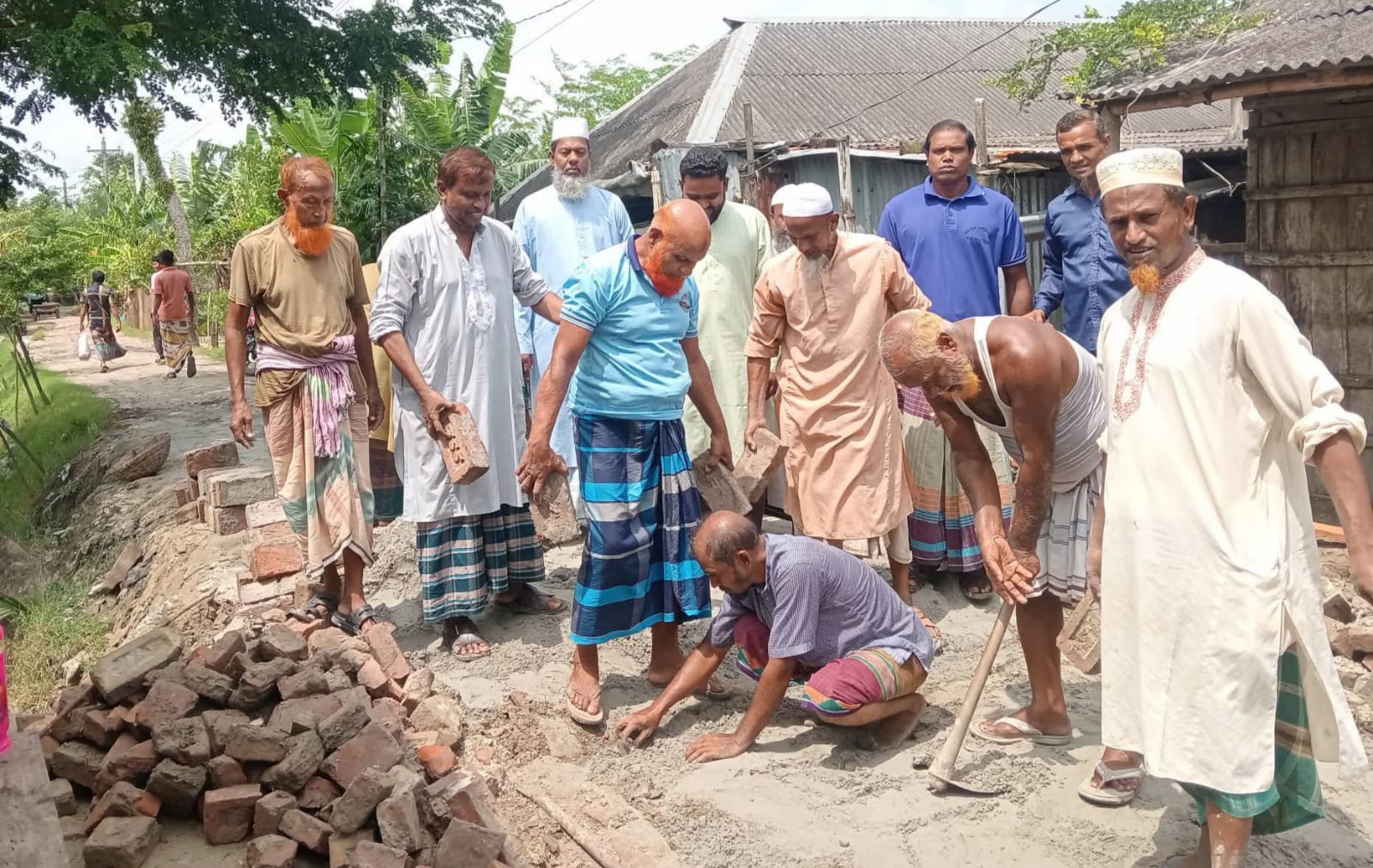 আশাশুনির প্রতাপনগরে সড়ক সংস্কারে জামায়াত-শ্রমিক কল্যাণ ফেডারেশন
