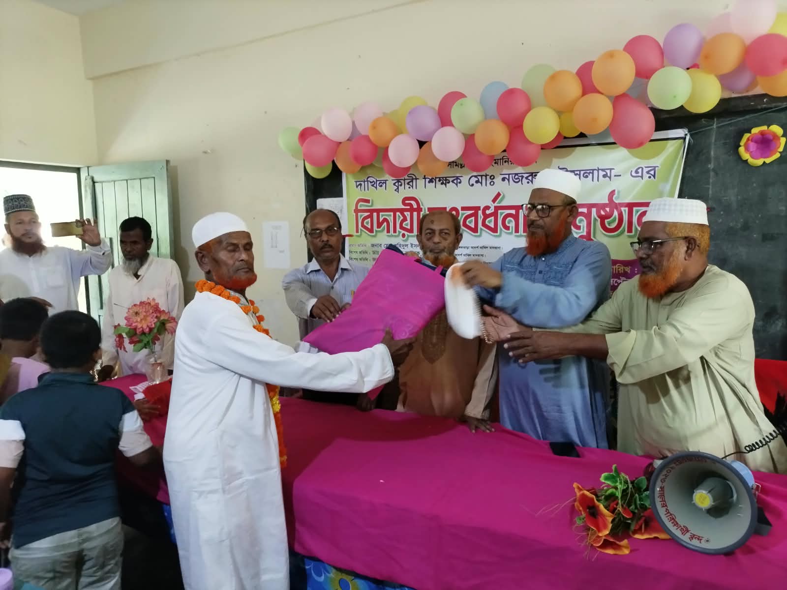 লাঙ্গলঝাড়া আদর্শ দাখিল মাদ্রাসার শিক্ষক কাজী নজরুল ইসলামের বিদায় সংবর্ধনা অনুষ্ঠিত