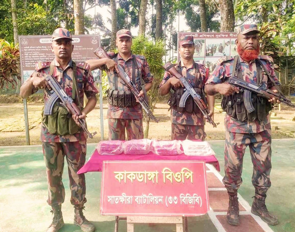 কলারোয়ায় বিজিবির অভিযান: ৩ লাখ টাকার ভারতীয় ওষুধ জব্দ