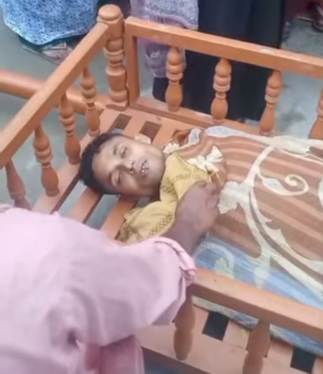 সাতক্ষীরা কলারোয়াই বিয়ের চারদিনের মাথায় নারকেল গাছ থেকে পড়ে যুবকের মর্মান্তিক মৃ-ত্যু