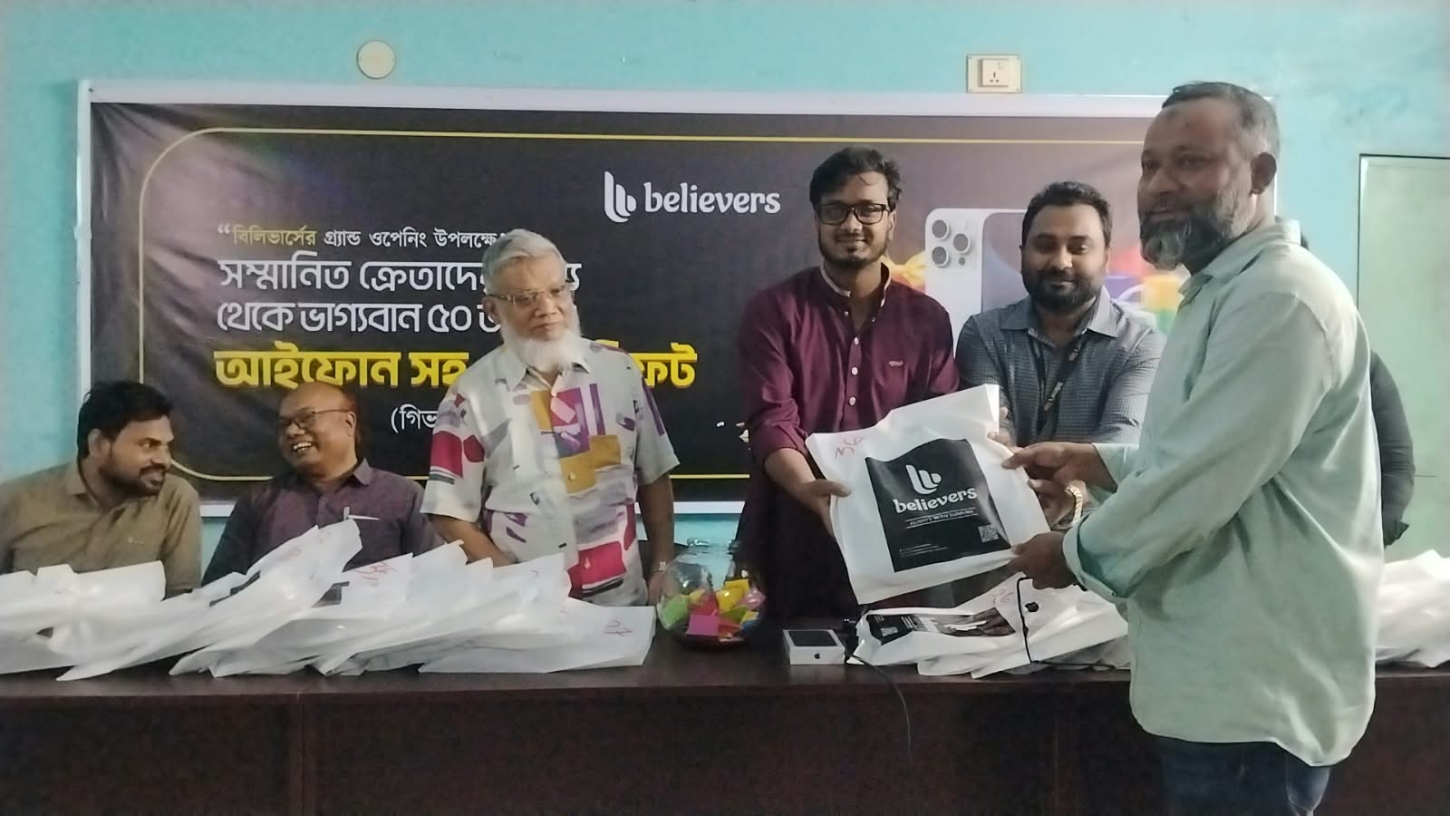 বিলিভার্সের গ্র্যান্ড ওপেনিংয়ে ভাগ্য খুলল শ্যামনগরের জাহাঙ্গীর আলমের, পেলেন আইফোন