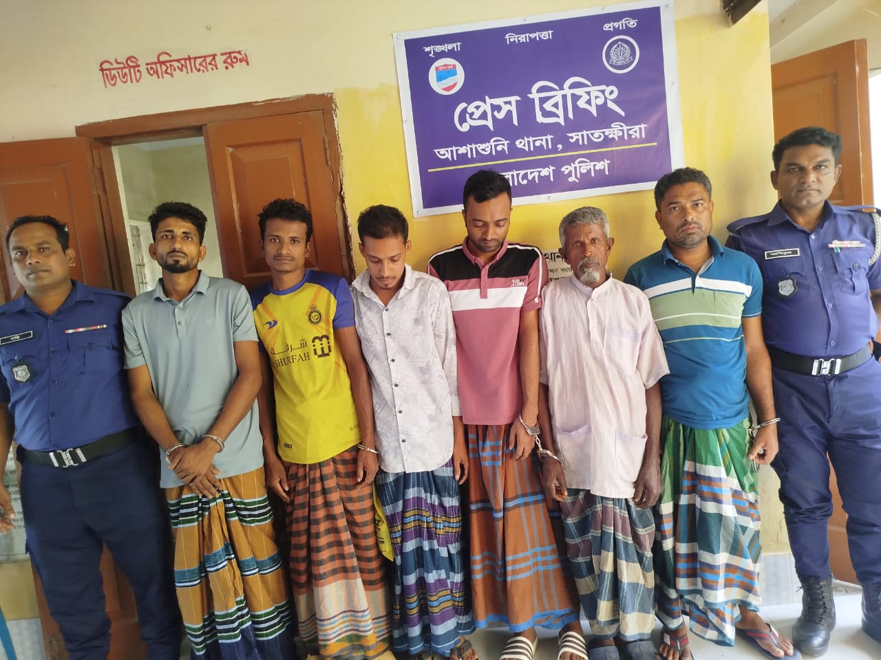 আশাশুনিতে অপহরণ মামলার আসামি গ্রেফতার-৬