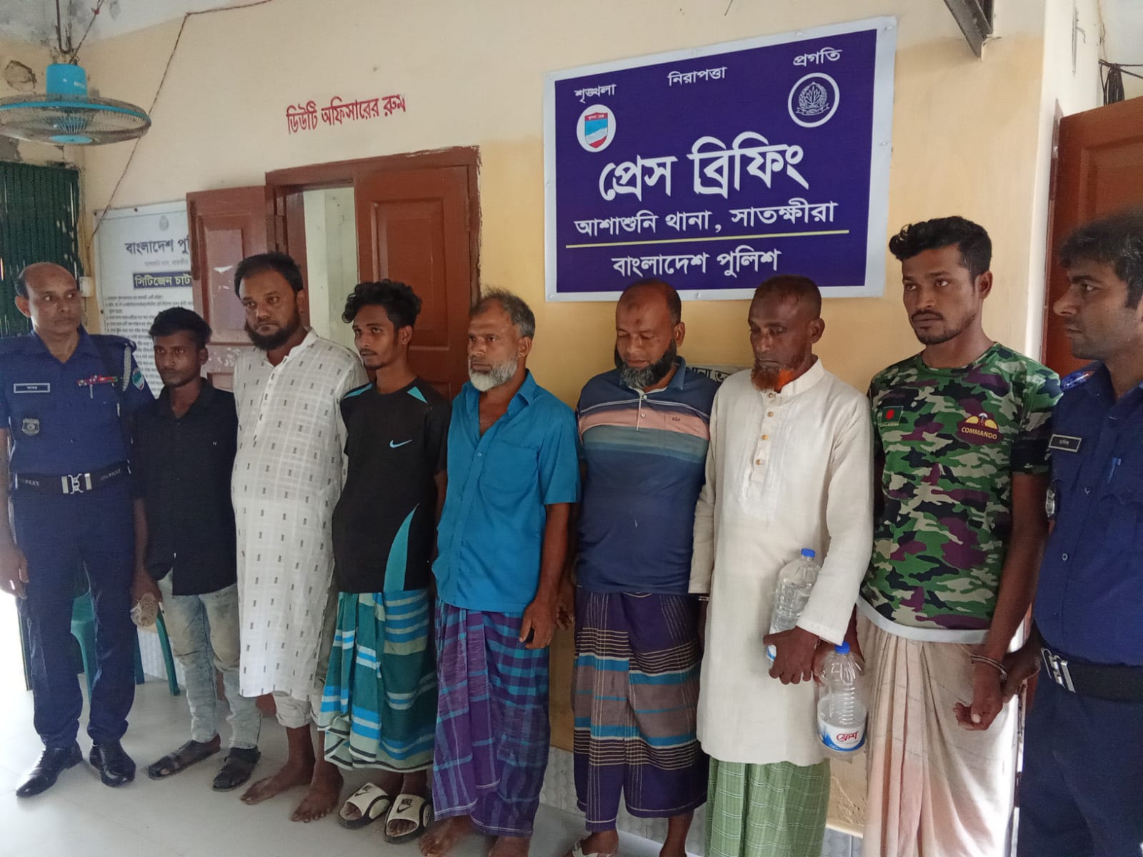 আশাশুনিতে পুলিশের বিশেষ অভিযানে ওয়ারেন্টভুক্ত ৭ আসামি গ্রেফতার