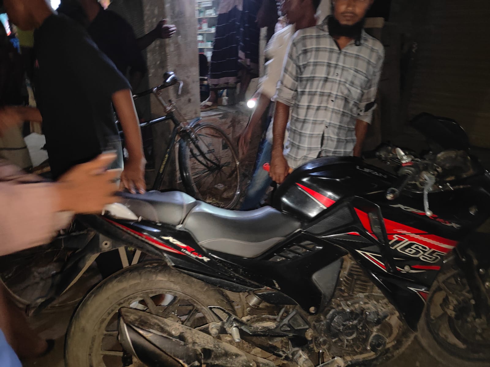 চুরি হওয়া বাইক বিএনপি নেতার নিকট থেকে উদ্ধার,  মূল চোর রক্ষায় তালবাহানার অভিযোগ