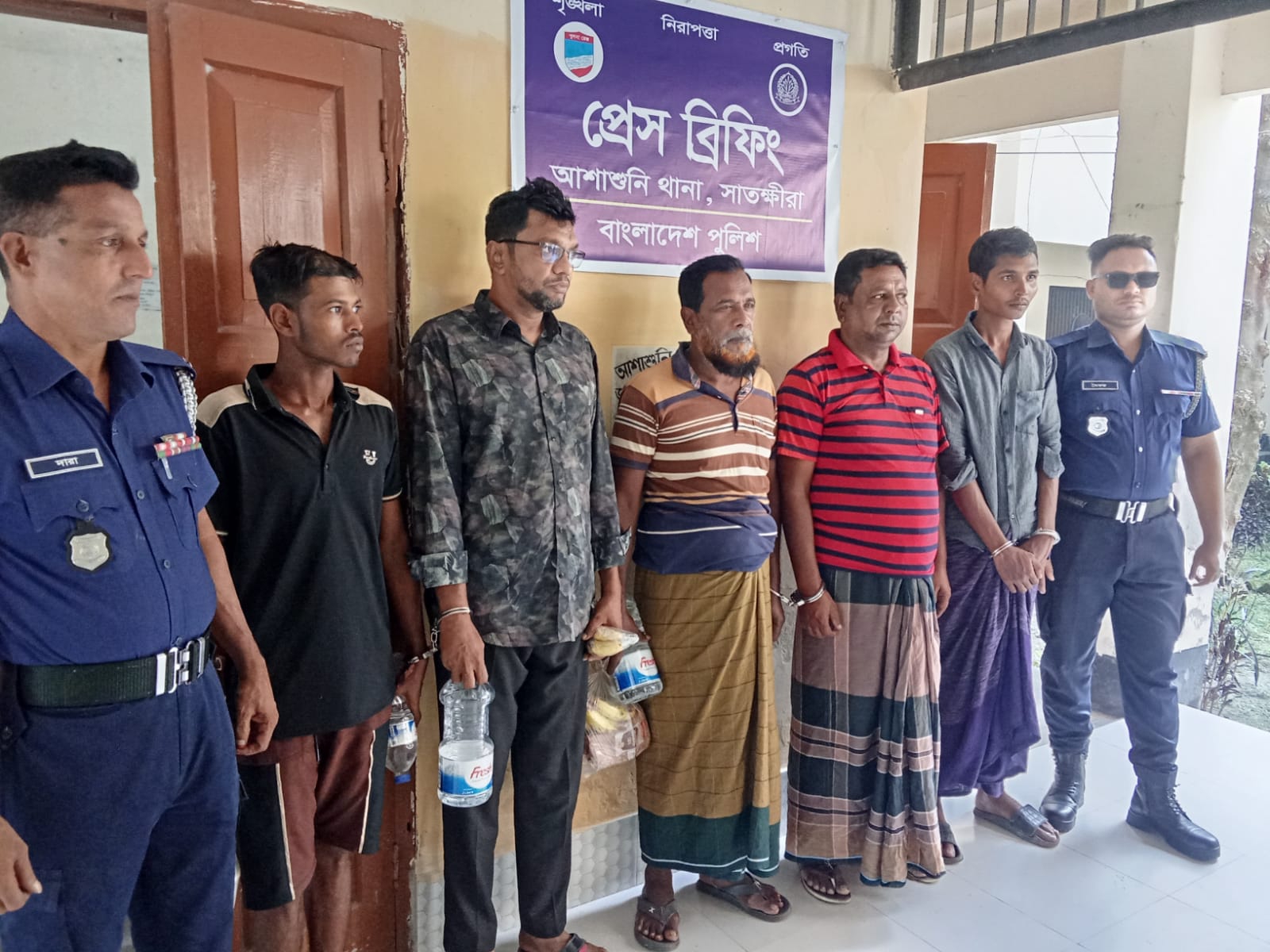 আশাশুনিতে যুবলীগ নেতাসহ ৬ আসামি গ্রেপ্তার